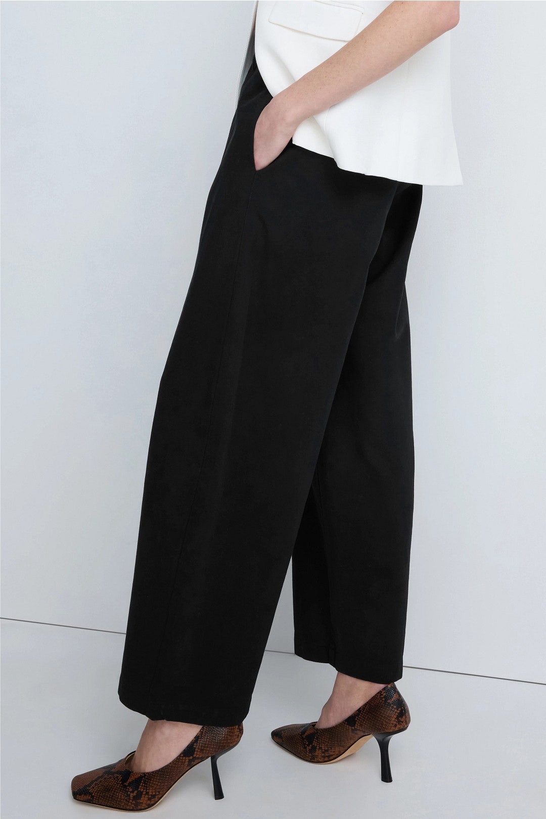 Barrel Trouser by Labo.Art 2
