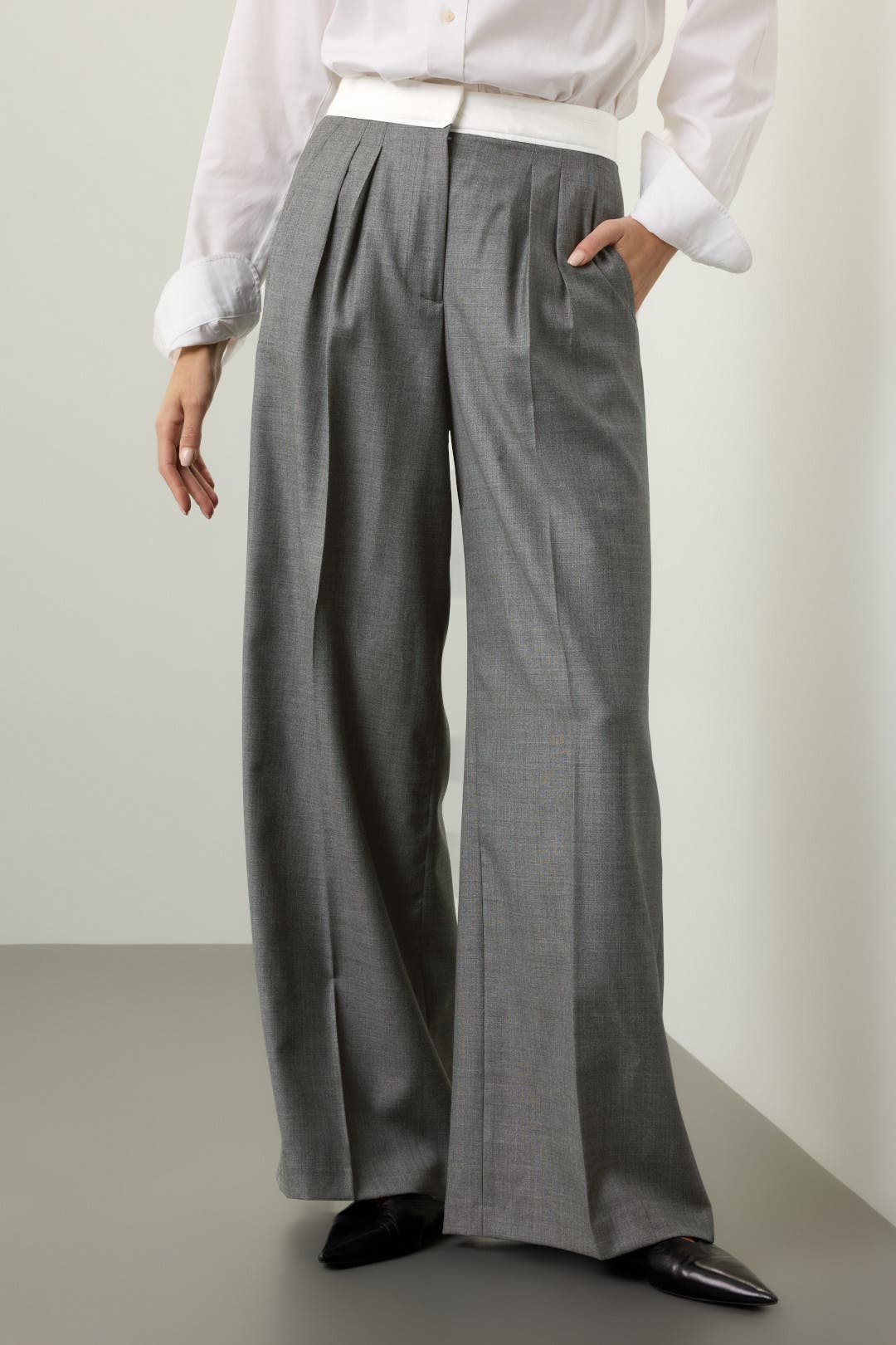 Elia Trousers by Officine Générale | Rent the Runway