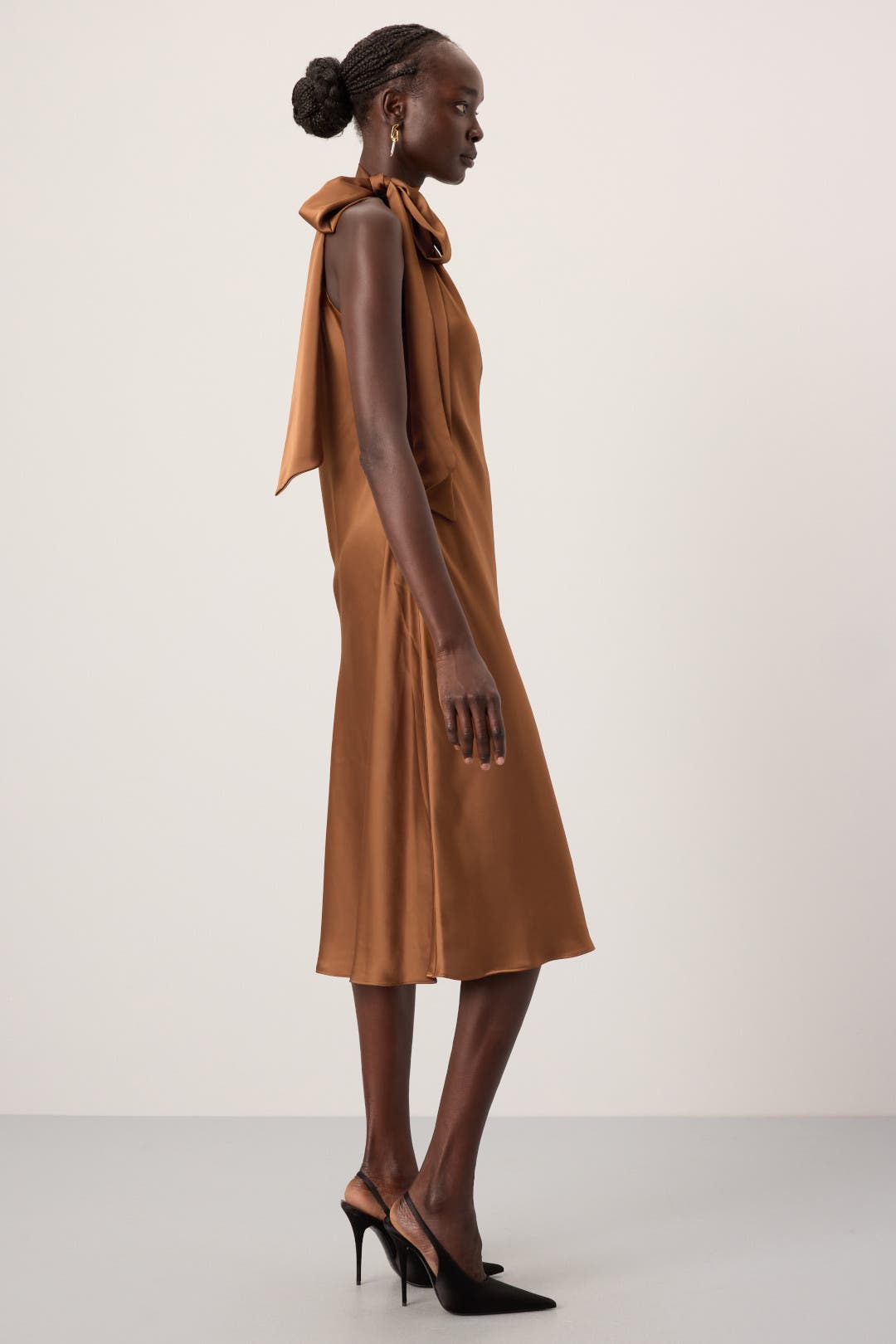 tie neck sleeveless dress