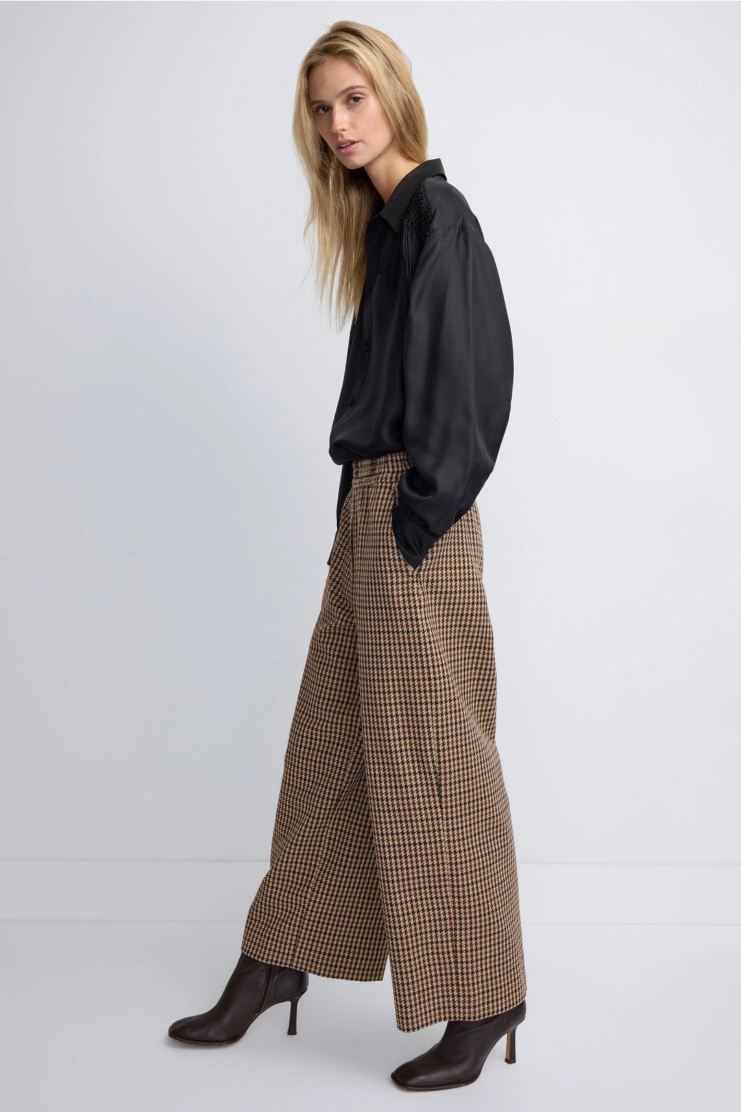 Ebe Brown Plaid Trousers