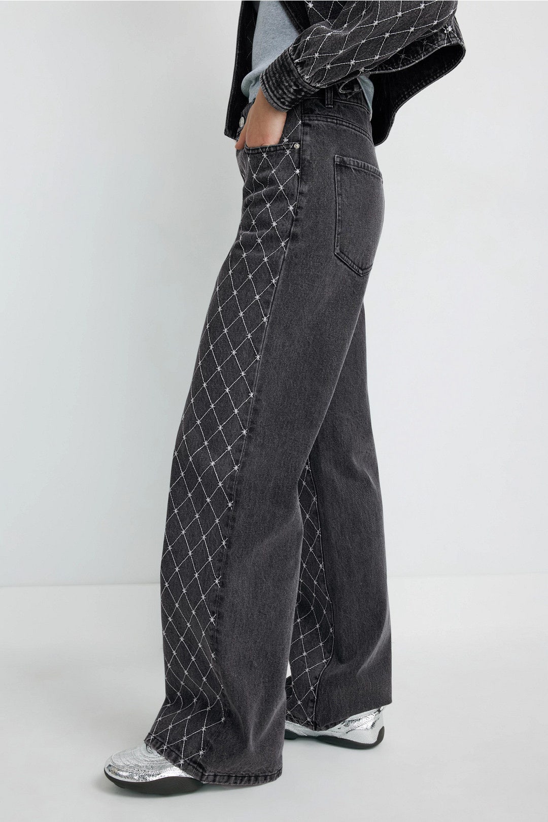 Column Jeans With Diamond Stitching Jeans by LE JEAN 1