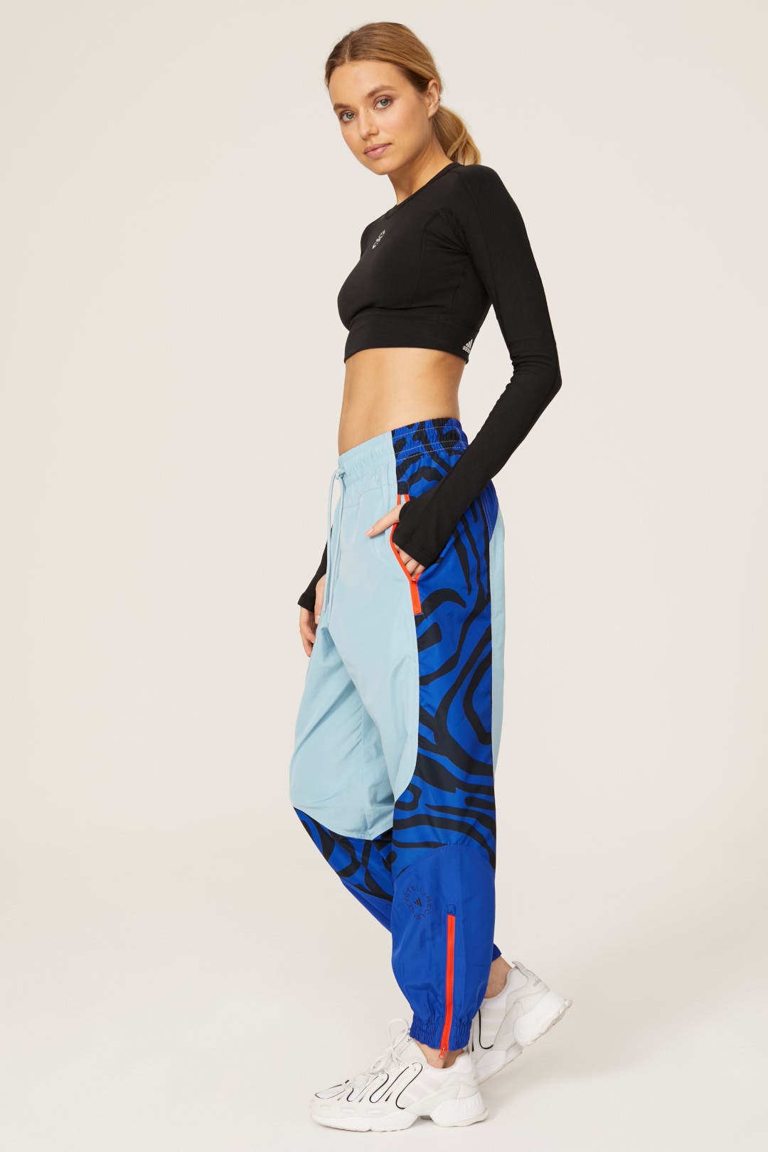 ボトムスその他 Stella McCartney Silk pants with tiger print STELLA MCCARTNEY Tiger-print silk-twill wide-leg pants | NET