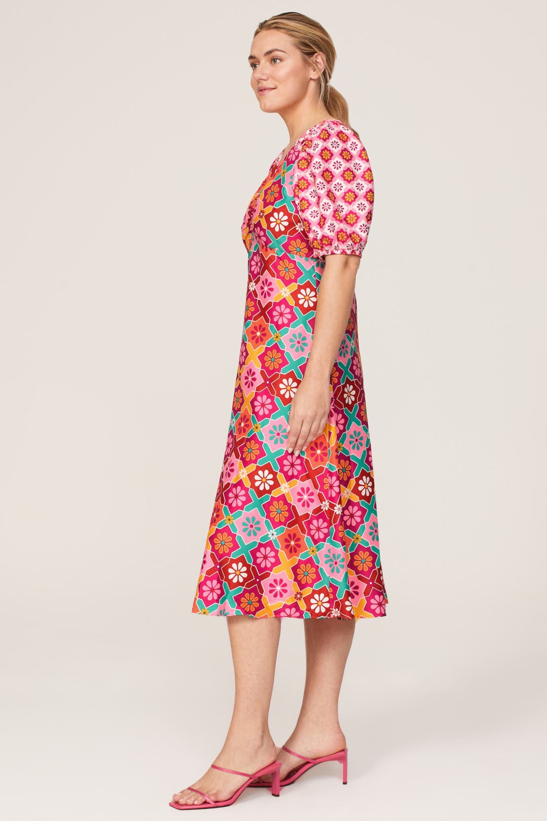 Donna Morgan Women’s Alana Floral Halter Gown – A-Line Blouson Dress With Cutaway Neck & Self Sash | Evening & Formal Wear