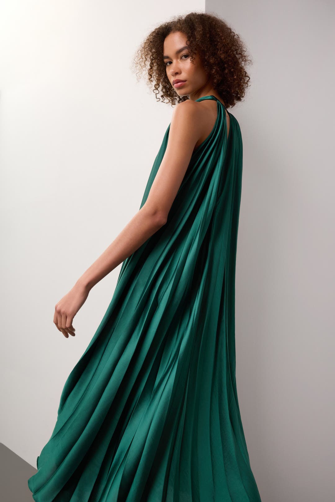 pleated halter dress Tie White Relaxed and flowy Pleated Halter Dress