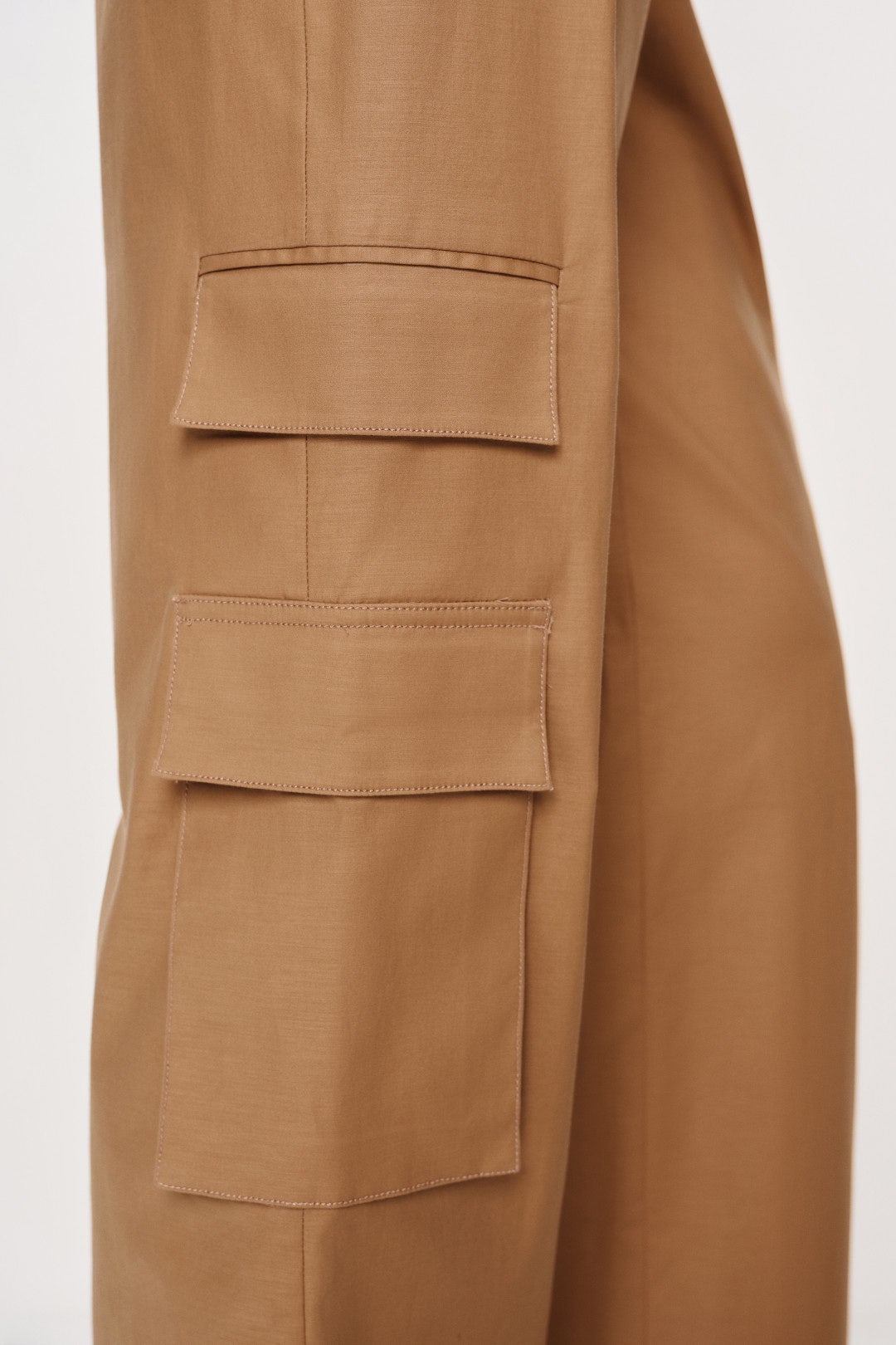 Vida Poplin Low Rise Cargo Pant by Reformation 3