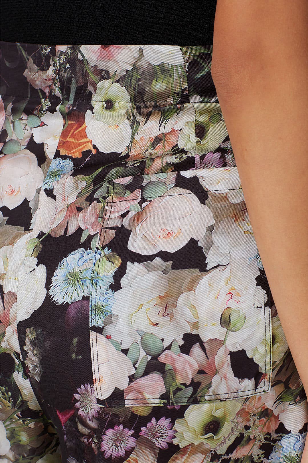 【JCAESAR】FLORAL BLOOM CULOTTES Jcaesar Leaf-Patterned Floral Bloom Culottes | Bud Cropped