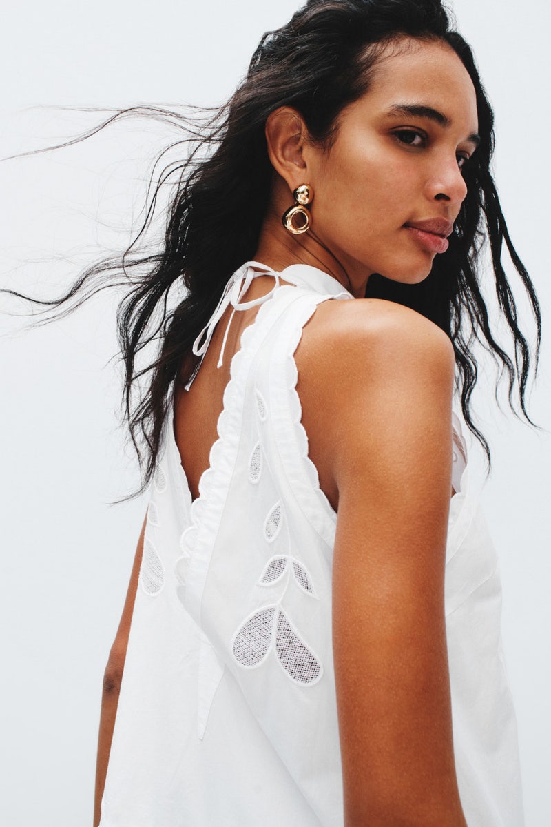 Embroidery Anglaise Sleeveless Maxi Dress by Stella Nova - Photo 3