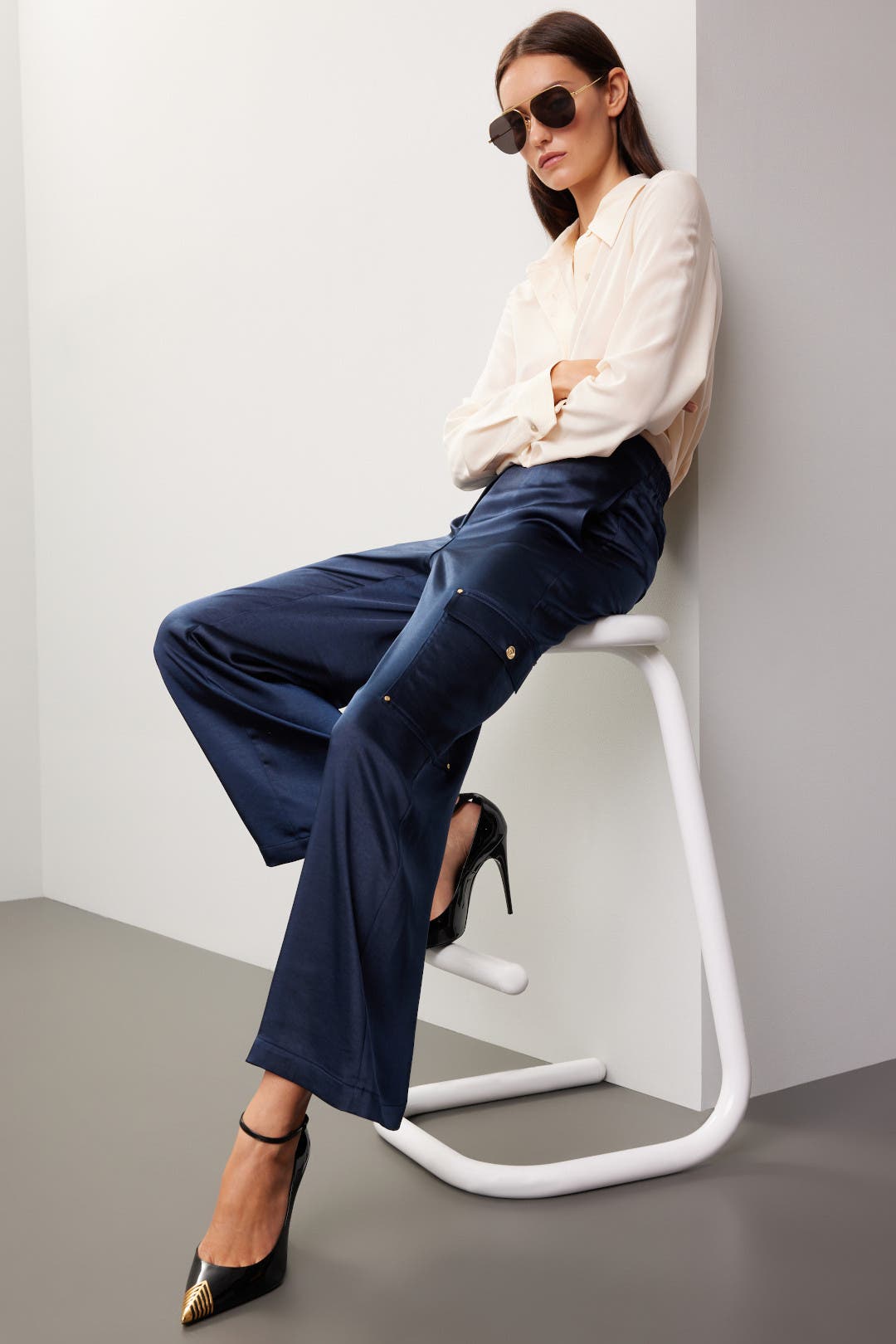 パンツ Michael Kors Satin cargo pants Michael Kors Women's Dusty Rose Solid Satin Cargo Zippered