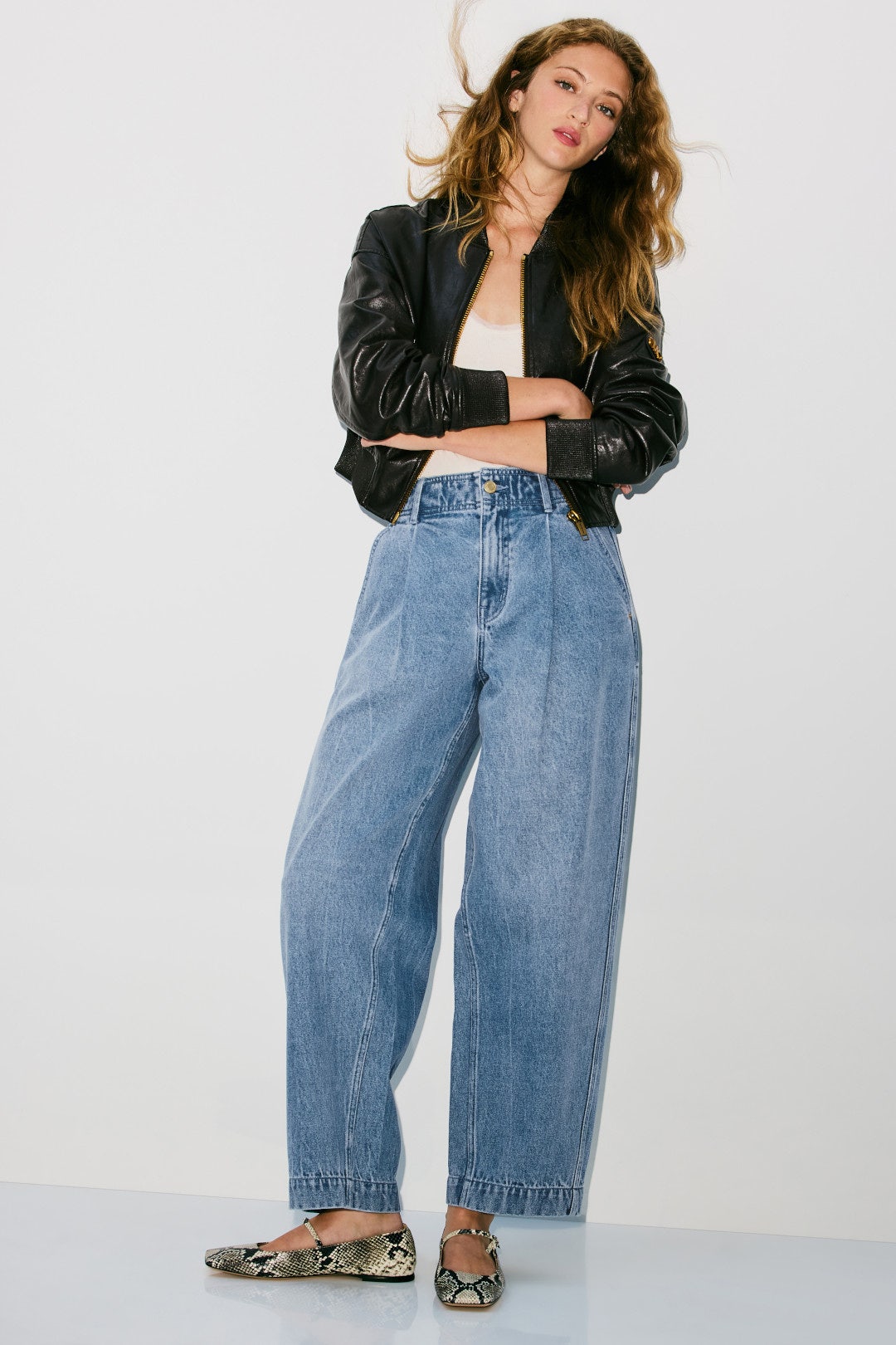 Light Wash Barrel Leg Jeans