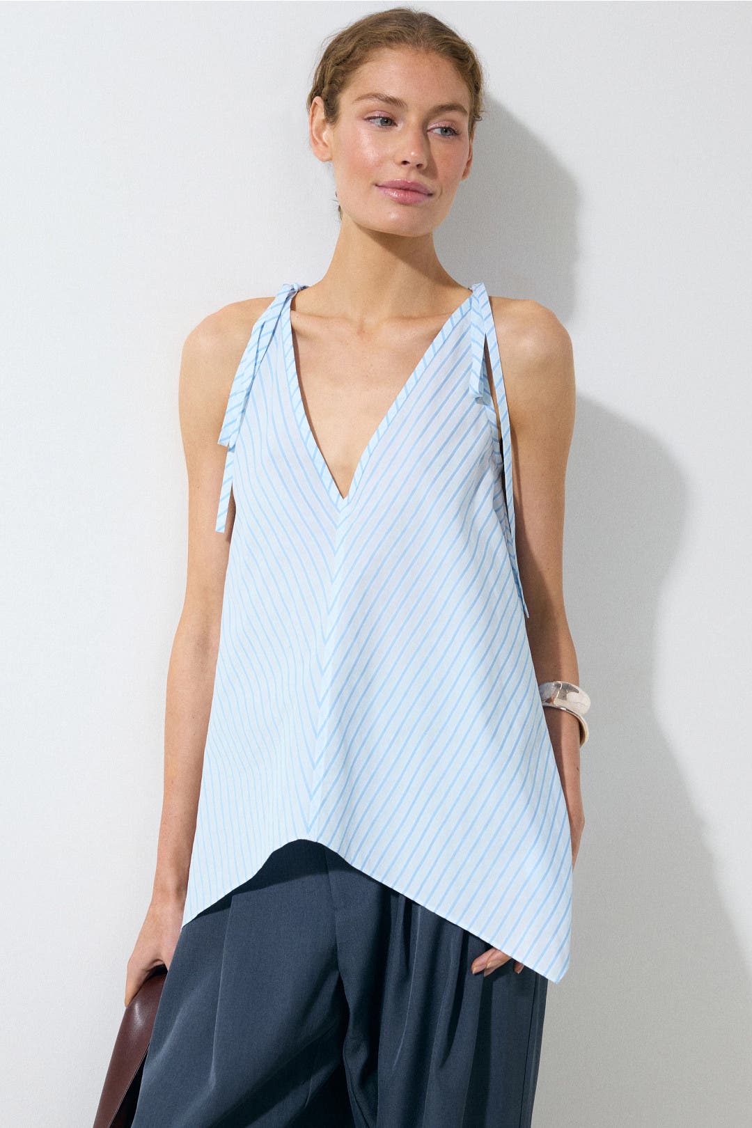 Phillip Lim麻ノースリーブトップス 3.1 Phillip Lim Structured Cotton Off-Shoulder Zip-Front Top