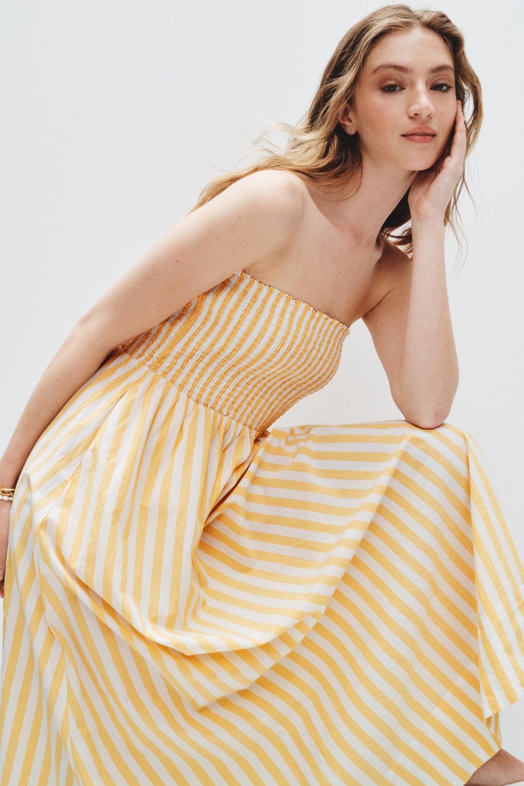 【完売品】サンサカエプチ　Laura smocked dress Laura White Smocked Dress with Embroidery