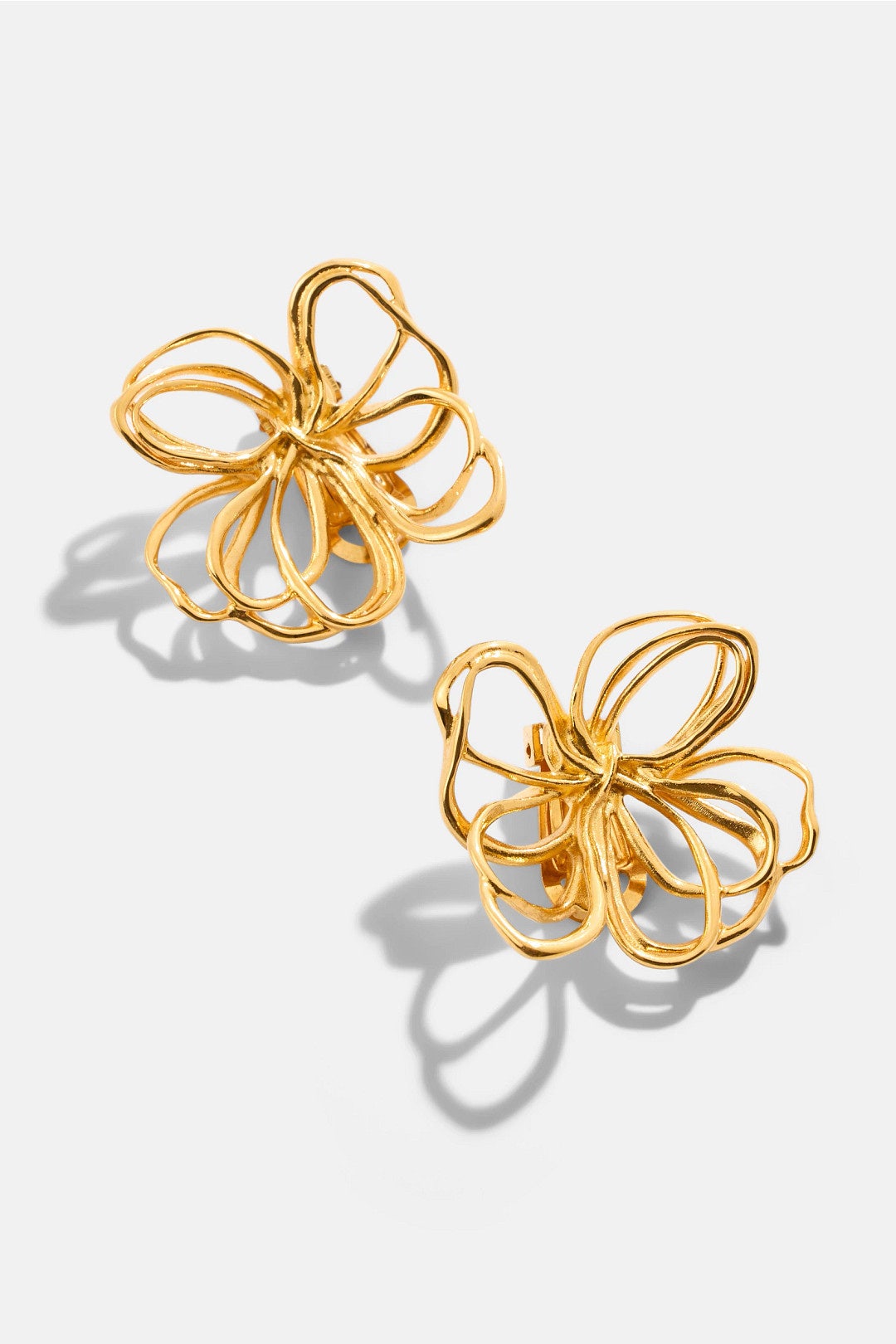 Wire Flower Stud Earrings by Oscar de la Renta 1