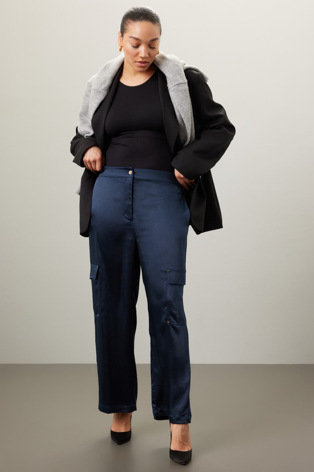 パンツ Michael Kors SS24 Satin cargo pants (MH330DS99G 288) Satin Cargo Pants by MICHAEL KORS | Rent the Runway