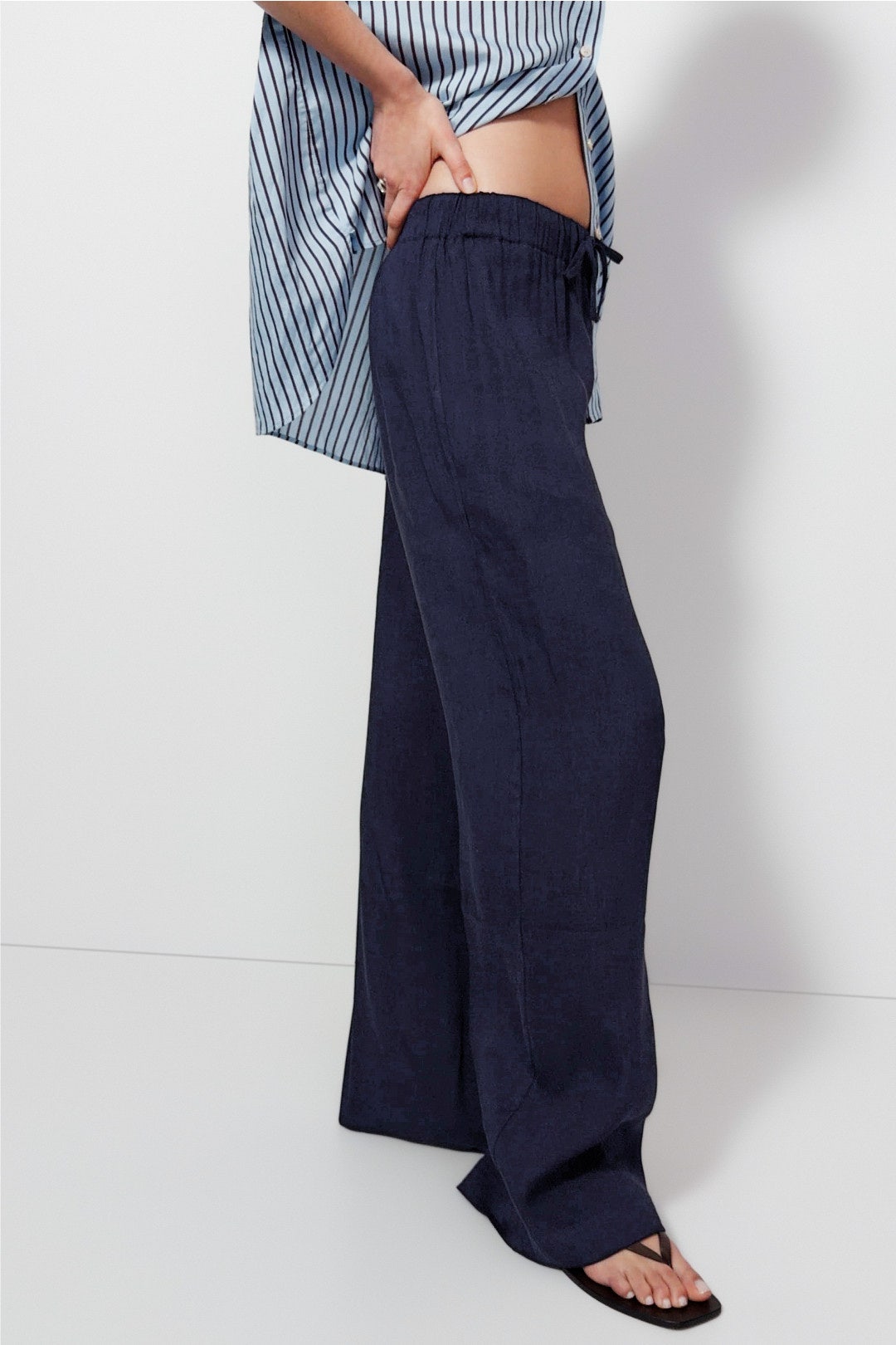 Luz Woman Pant by The New Society 1