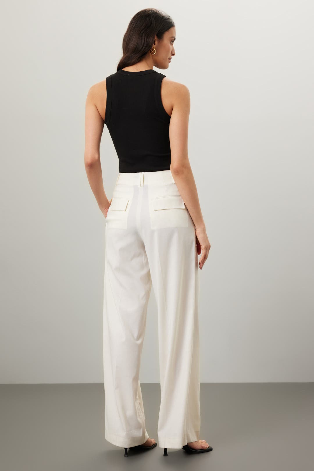 【LAPIIS】TWO TUCK WOOL WIDE SHORTTROUSERS LAPIIS（ラピス）の「TWO TUCK WOOL WIDE SHORT TROUSERS
