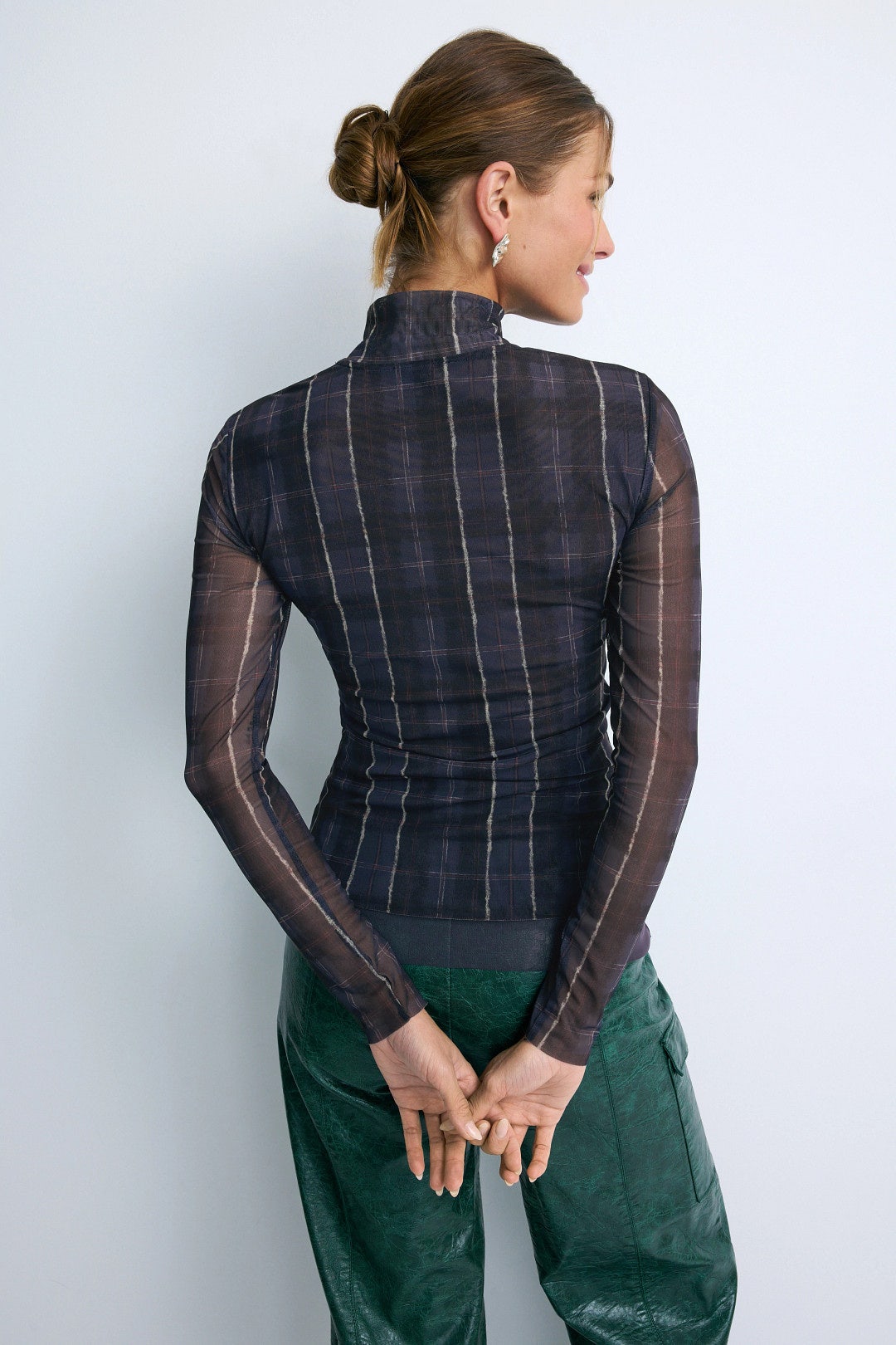 Jodi Plaid Mesh Top by Baum und Pferdgarten 2