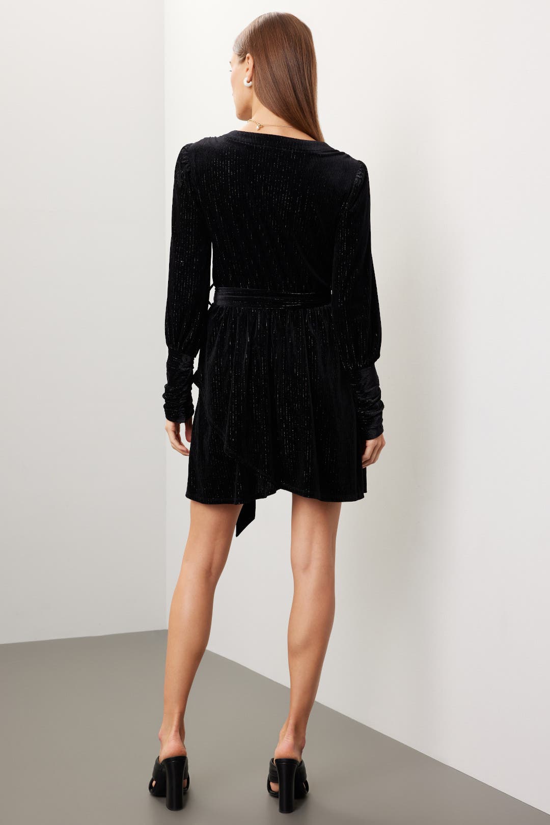 ★Jenny over willow★ Tiered Mini Dress 【IVEレイ着用】 Velvet Mini Dress by Slate & Willow | Rent the Runway