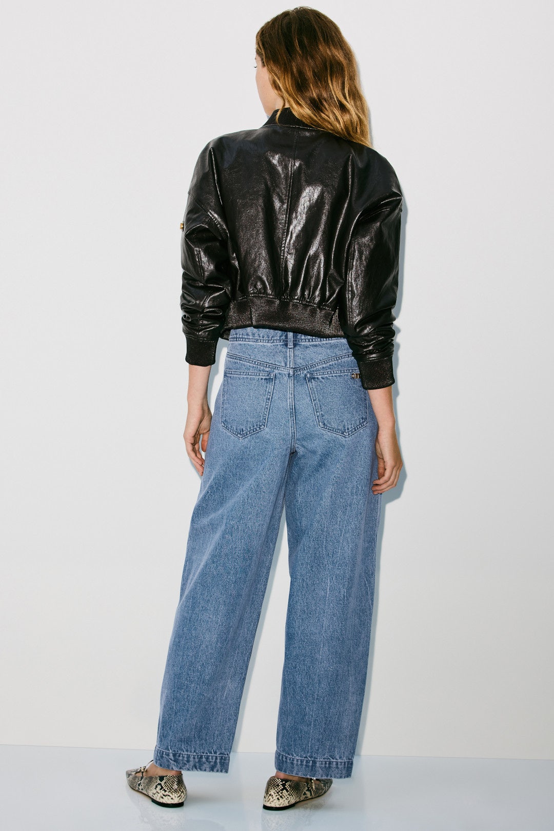 Light Wash Barrel Leg Jeans
