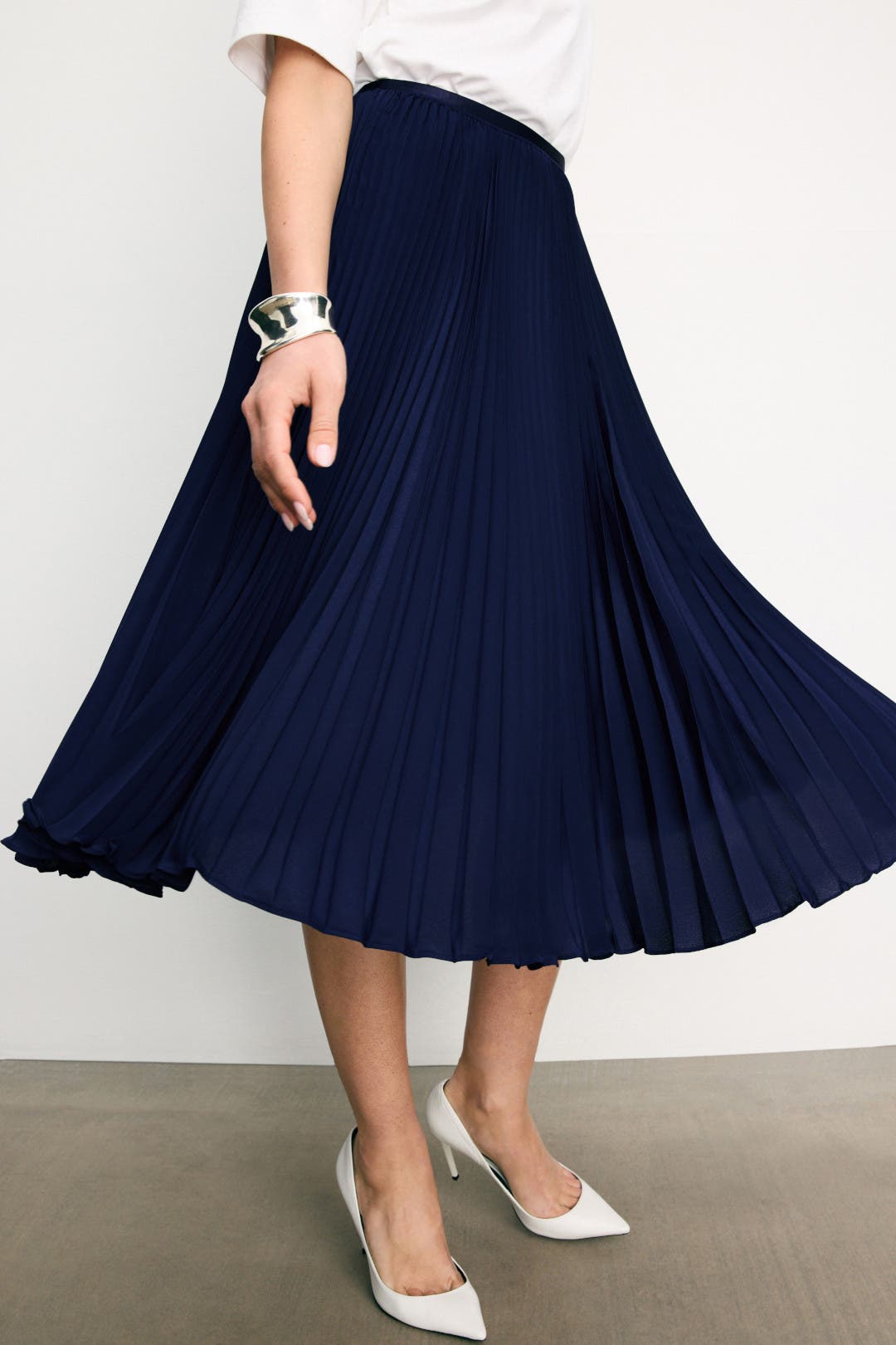 【Anyone more】Ritte Black Blue Midi Pleat Skirt Pleated Midi Skirt by Polo Ralph Lauren | Rent the Runway