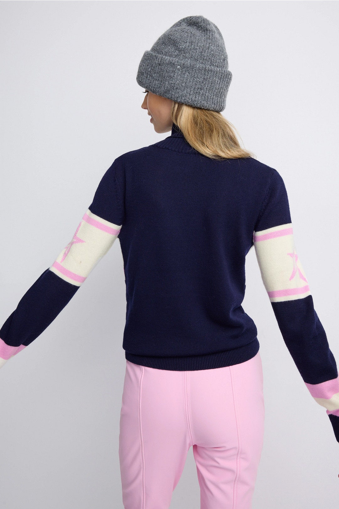 Logo Schild Sweater by Perfect Moment 2