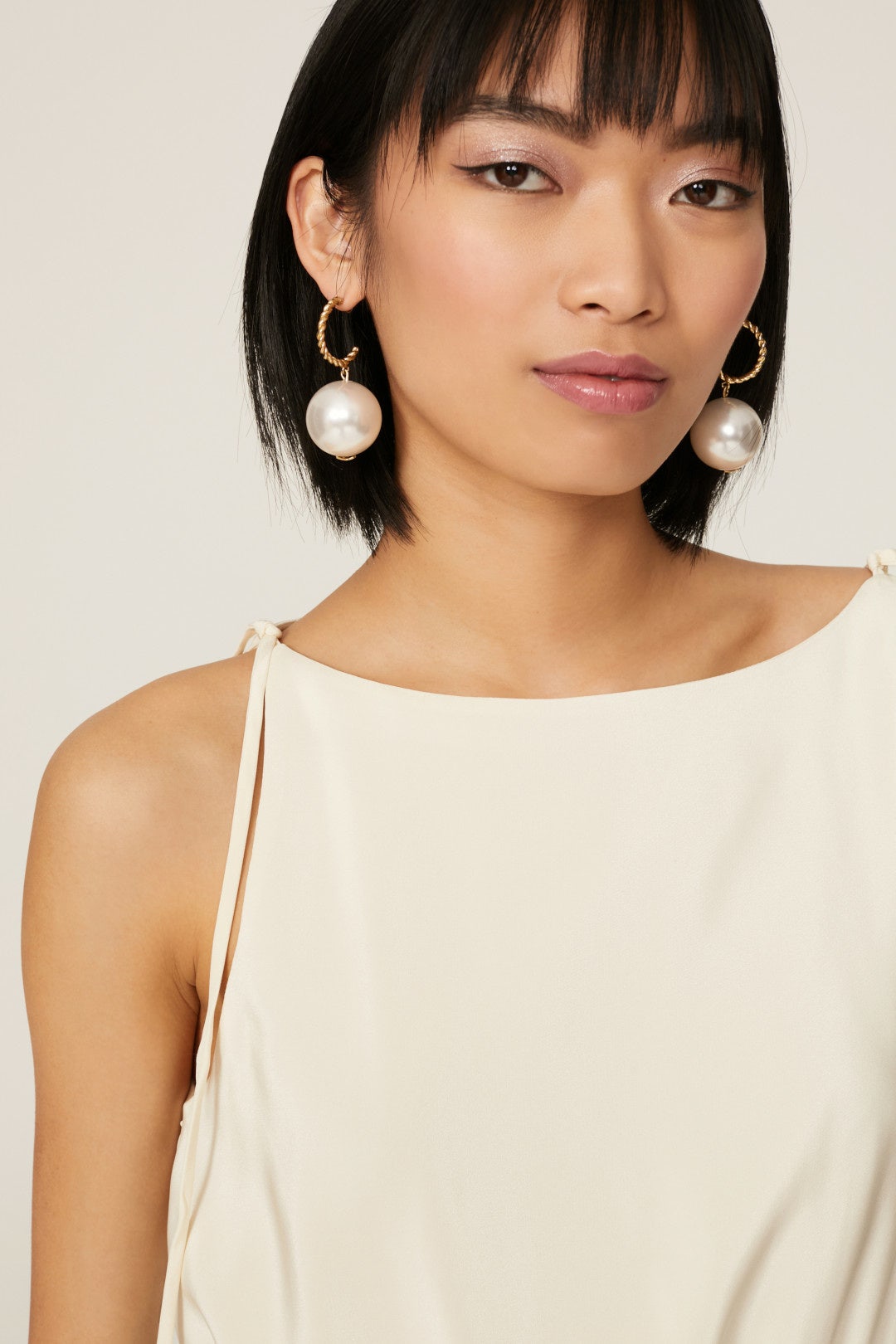 Interlace Pearl Earrings by Luiny 0