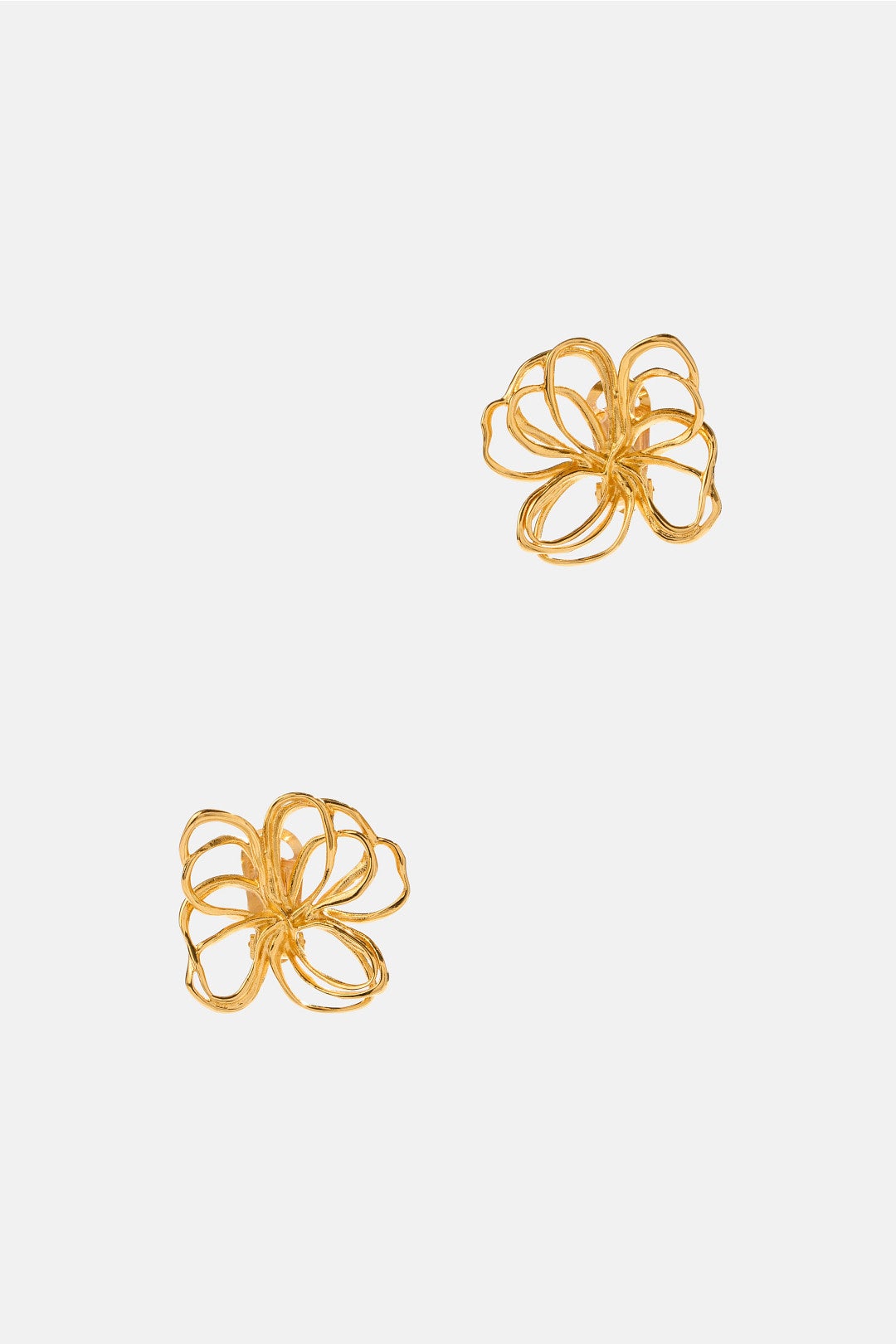 Wire Flower Stud Earrings by Oscar de la Renta 1