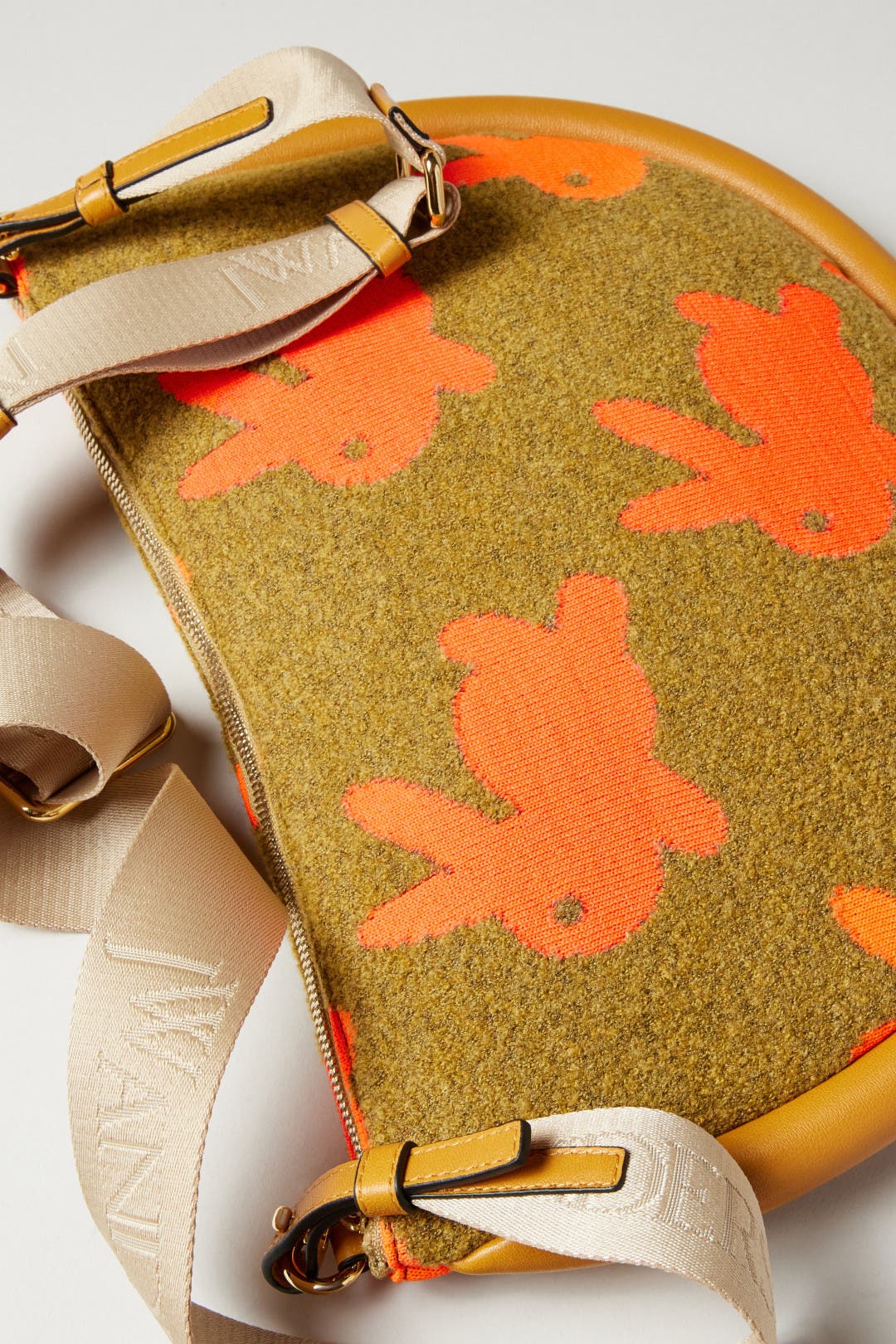 【送料&関税込】J.W. Anderson Bumper-moon Shoulder Bag With 19208338_44032047_322.jpg